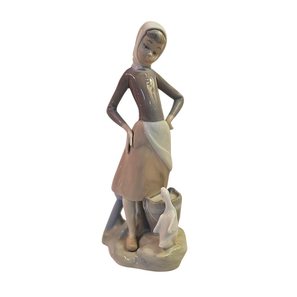 Lladró “Girl with Goose” Porcelain Figurine – Hand Painted Spanish Collectible